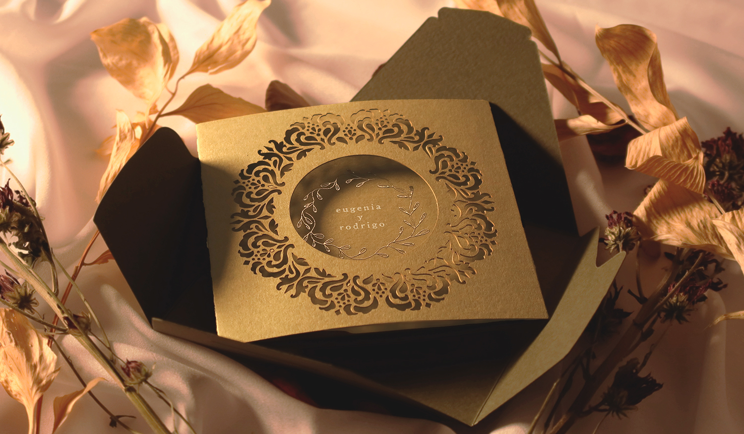 Invitaciones de boda y decoración: cómo organizar tu boda a medida